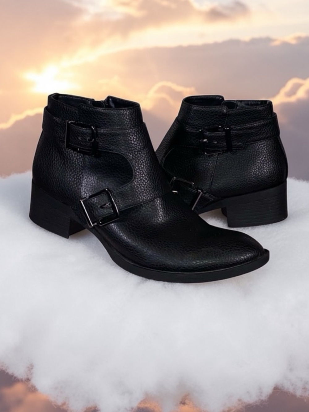 Kenneth Cole NWOT boots 👢 Size 8.5 💓